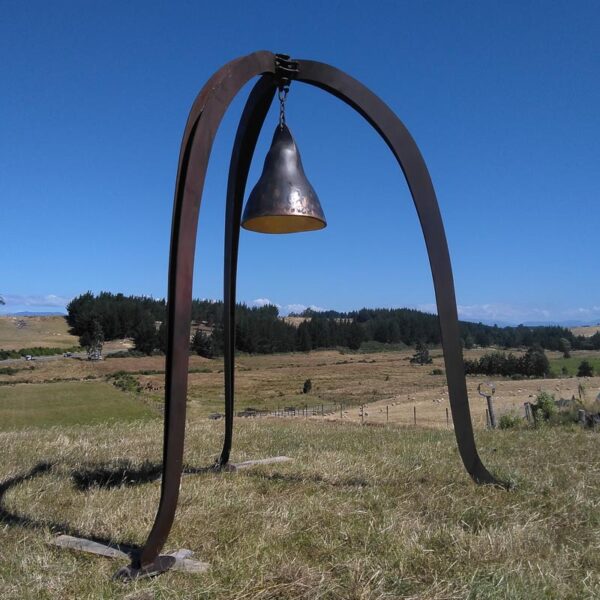 Sculpture NZ - Wake-up call - Bronze sculpture - Nicholas Duval-Smith